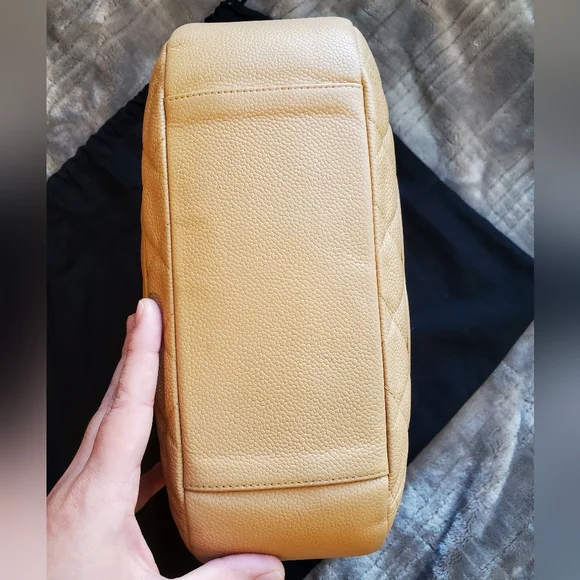 Chanel Timeless Quilted CC Caviar leather shoulder bag - Picture 10 of 16